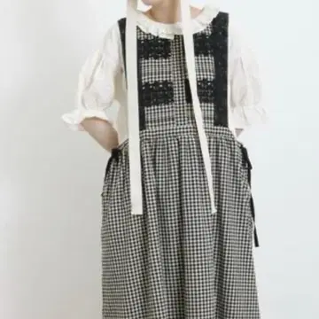 사만사 모스모스 레이스 부착 에이프런 원피스 (체크)