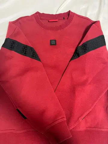 HUGO 레드 맨투맨 M 사이즈