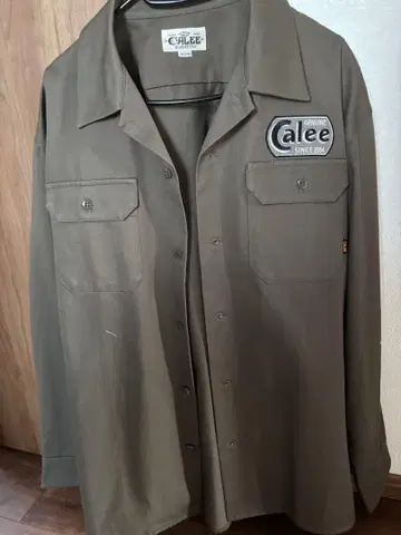 Calee 긴팔 셔츠 M 사이즈 올리브