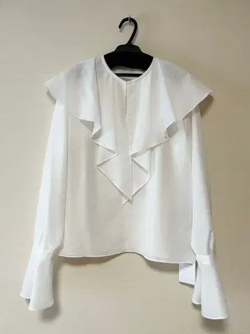 새상품 노블 브라이트 시어 프릴 블라우스 화이트