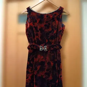 엘레강트한 벨벳 빨간색 블랙 플라워 무늬 드레스