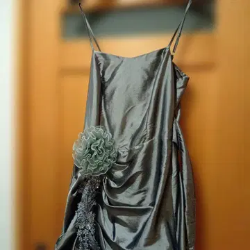 엘레강트한 그레이 드레스