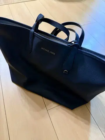 새상품 MICHAEL KORS 네이비 토트백 파우치 포함