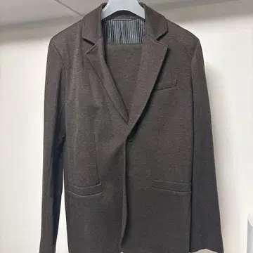 브라운 테일러드 자켓과 팬츠 세트