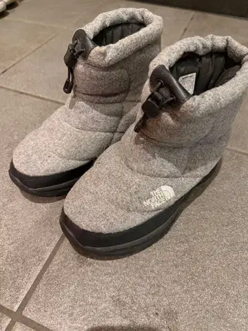 THE NORTH FACE 그레이 숏부츠