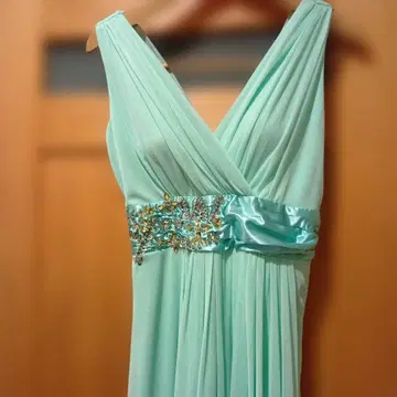 민트 그린 비즈 장식 드레스