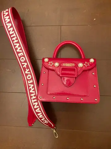 새상품 SAMANTHA VEGA 빨간색 숄더백