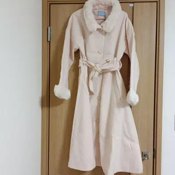 새상품 MICOAMERI 화이트 퍼 롱 코트