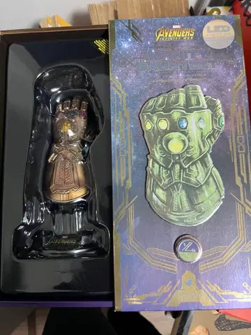 어벤져스 인피니티 건틀렛 1/4 스케일 핫토이즈