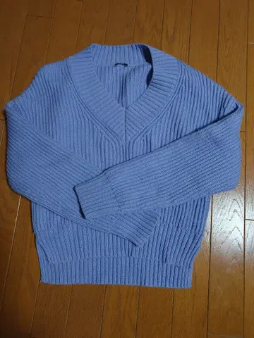 JOSEPH 라이트 블루 V넥 니트 스웨터