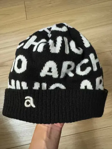 아르치비오 로고 블랙과 화이트 니트 모자
