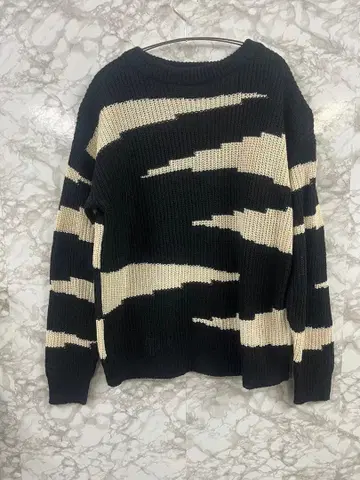 NOWLE 애니멀 무늬 니트 스웨터