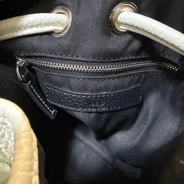 VIASIC 화이트 가죽 숄더백