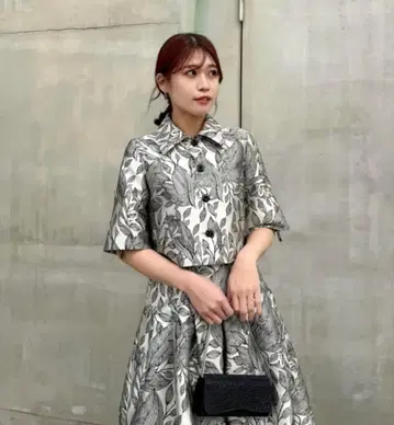 GRACE CONTINENTAL 42,900엔 보타니컬 자카드 셔츠