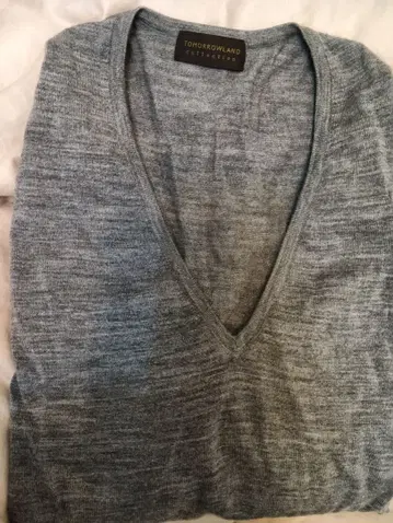 TOMORROWLAND V넥 긴팔 얇은 소재 니트