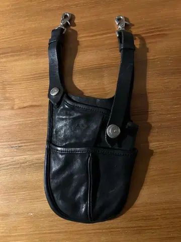 이삼 카타야마 백러쉬 가죽 힙색 파우치