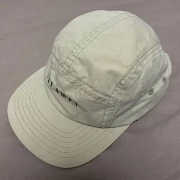 화이트 캡 자수 로고