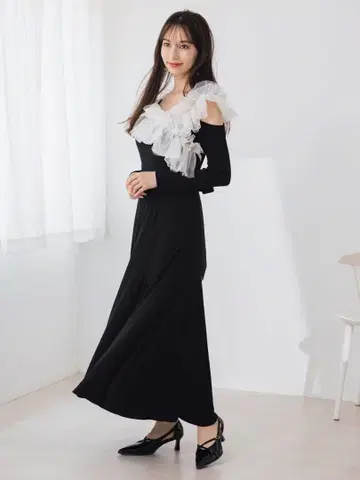 dazzlin 크로스 프릴 컷 원피스 블랙 S