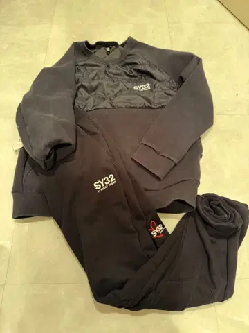 SY32 다크 그레이 맨투맨 세트