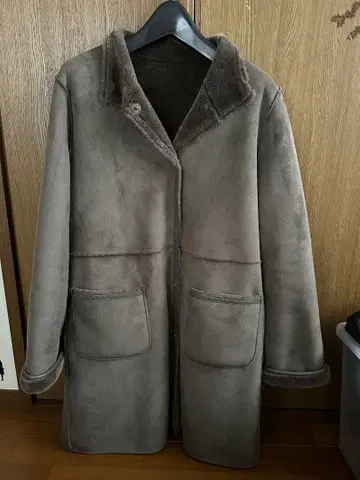 로브제 무스탕풍 롱 코트