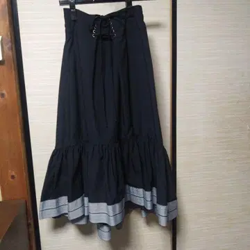 블랙 플레어 스커트 레이스업 허리