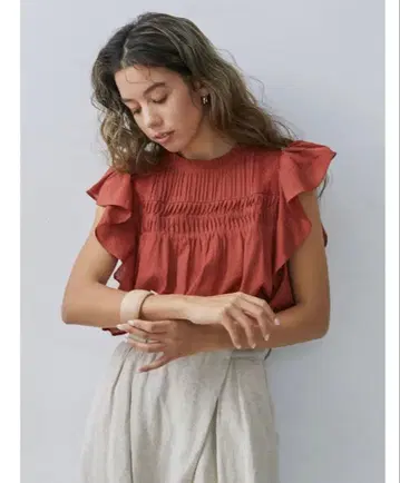 Ungrid 코튼 슬리브리스 프릴 블라우스