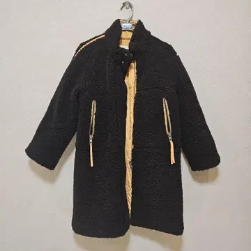 플리스 자켓 블랙과 옐로우 컬러