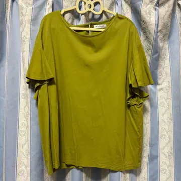 Re-J & SUPURE 올리브 그린 프릴 소매 T셔츠