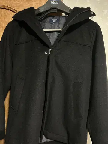 블랙 후드 부착 울 코트