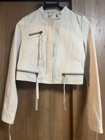 M.deux 화이트 크롭 라이더 자켓