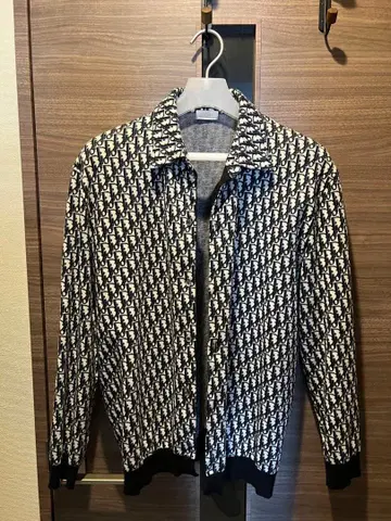 기하학 패턴 긴팔 셔츠