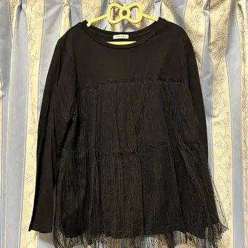 블랙 튤 장식 긴팔 상의