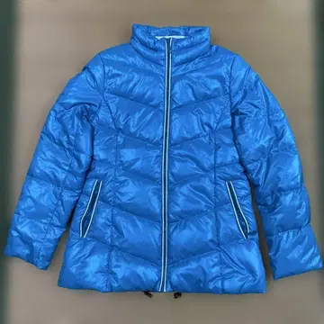 파란색 퀼팅 다운 자켓