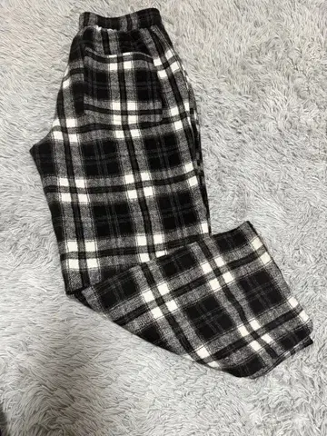 새상품급 체크 무늬 와이드 팬츠 블랙 화이트