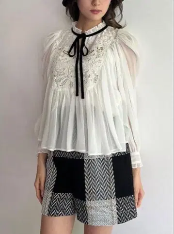 SNIDEL 로빙 심플 숏팬츠 아이보리 S 사이즈