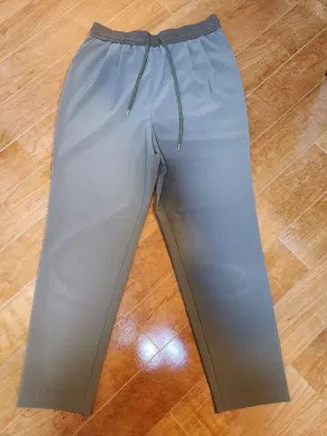 올리브 그린 팬츠 사이즈 38