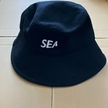 WIND AND SEA 로고 자수 버킷햇 블랙