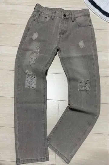 데미지 가공 그레이 슬림핏 데님