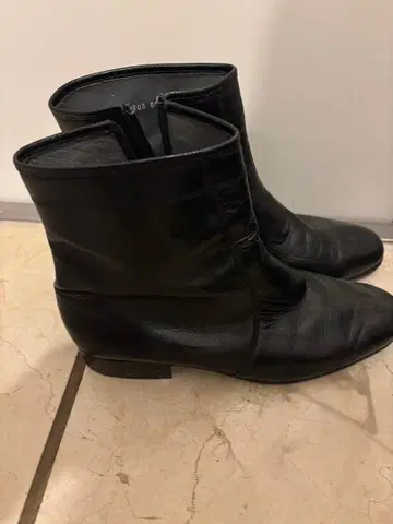 프랑스제 지퍼 달린 블랙 가죽 부츠