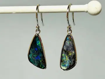 볼더 오팔 귀걸이