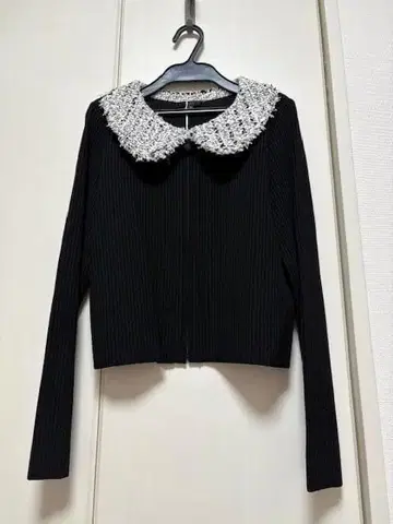 TO BE CHIC 트위드 카라 부착 집업 니트