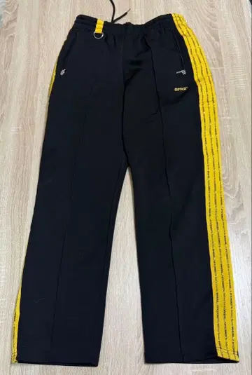 FR2 FR2doco? 트랙 팬츠 에프알2 블랙 옐로우 컬러