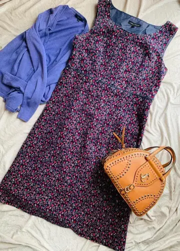 LAURA ASHLEY 플라워 프린트 슬리브리스 원피스 패턴 벨로아