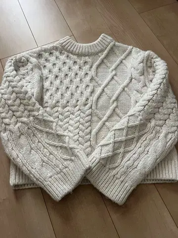 [ H&M ] 화이트 케이블 니트 스웨터