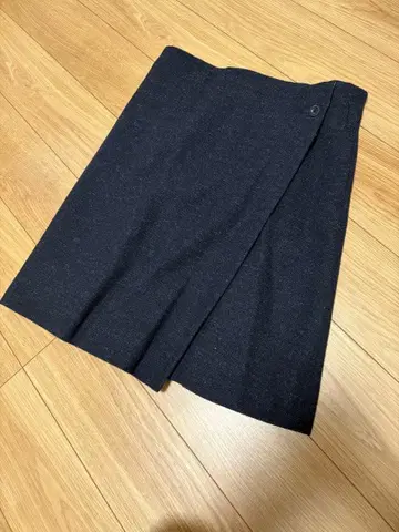 새상품급 마가렛호웰 울 랩스커트