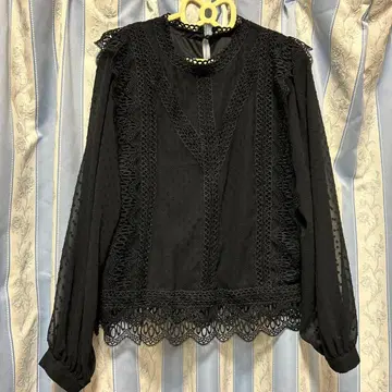 블랙 레이스 장식 긴팔 블라우스