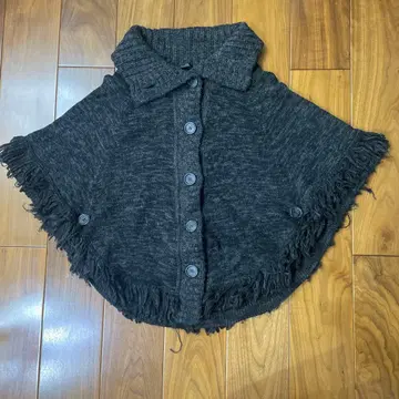 다크 그레이 니트 판초 버튼 포함