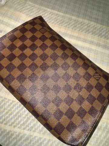 다미에 패턴 브라운 가죽 클러치백