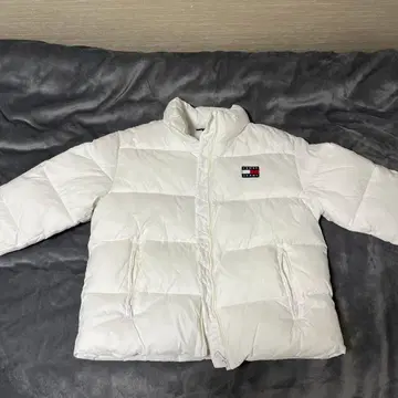TOMMY JEANS 화이트 다운 자켓 M 사이즈