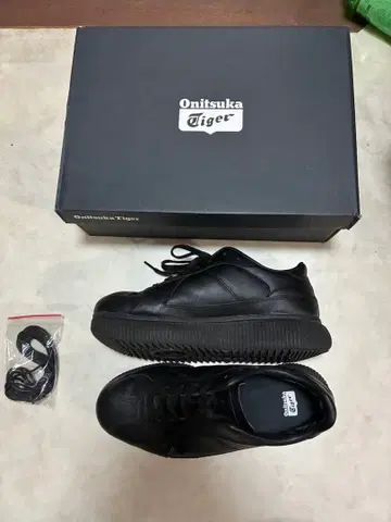 오니츠카타이거 데티 블랙 컬러